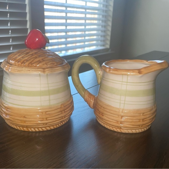 Vintage Sugar and Creamer Set - Picture 2 of 3